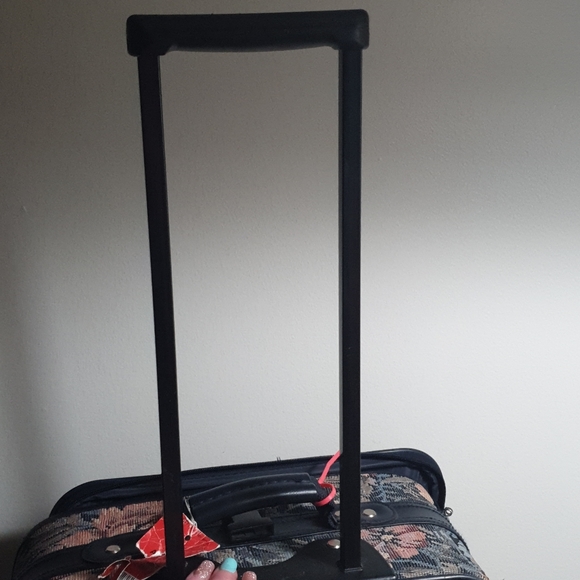 Medium sized suitcase - Picture 3 of 3